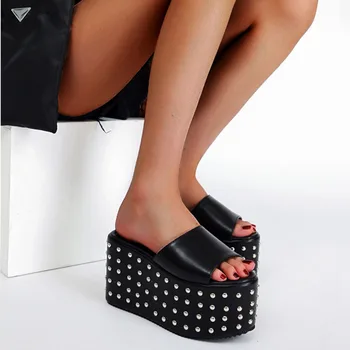 2021 Prekės ženklo Dizainas Punk Kniedės Kietas Ponios Atidaryti Kojų Platforma Įspraudžiama Stambusis moterų Sandalai Skaidres Madinga Avalynė Didelis Dydis 40