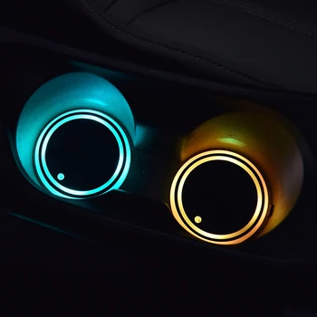 Universalus Automobilių Dome LED Puodelio Laikiklis Automobilių Salono Lempa USB Multi - Spalvinga Atmosfera RGB Šviesos Gėrimo Laikiklis neslystantis Kilimėlis