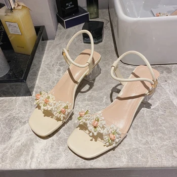 Vasaros sandalai moterims 2021 naujų pasakų stiliaus išorinis dėvėti mados gėlės aukštakulnį storas kulnas sandalai ir šlepetės bc087