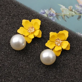 Temperamentas trumpas auskarai moterų mados imitacija, perlų papuošalai ir gėlių banga auskarai priedai asmenybės joker auskarai