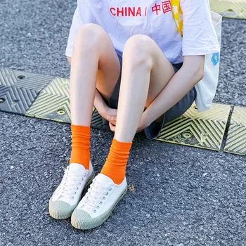 Vientisos spalvos kojinės ⅴ Viduryje vamzdis LooseKnitted Japonijos Korėja Ilgai Kojinės Moterims Krūva Ins Minkštas Mados mergaičių Pavasarį ir vasarą